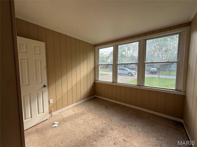 9715 Tullamoor Drive, St Louis, MO 63136