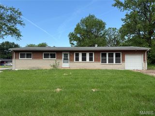 9715 Tullamoor Drive, St Louis, MO 63136