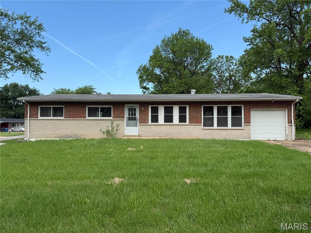 9715 Tullamoor Drive, St Louis, MO 63136