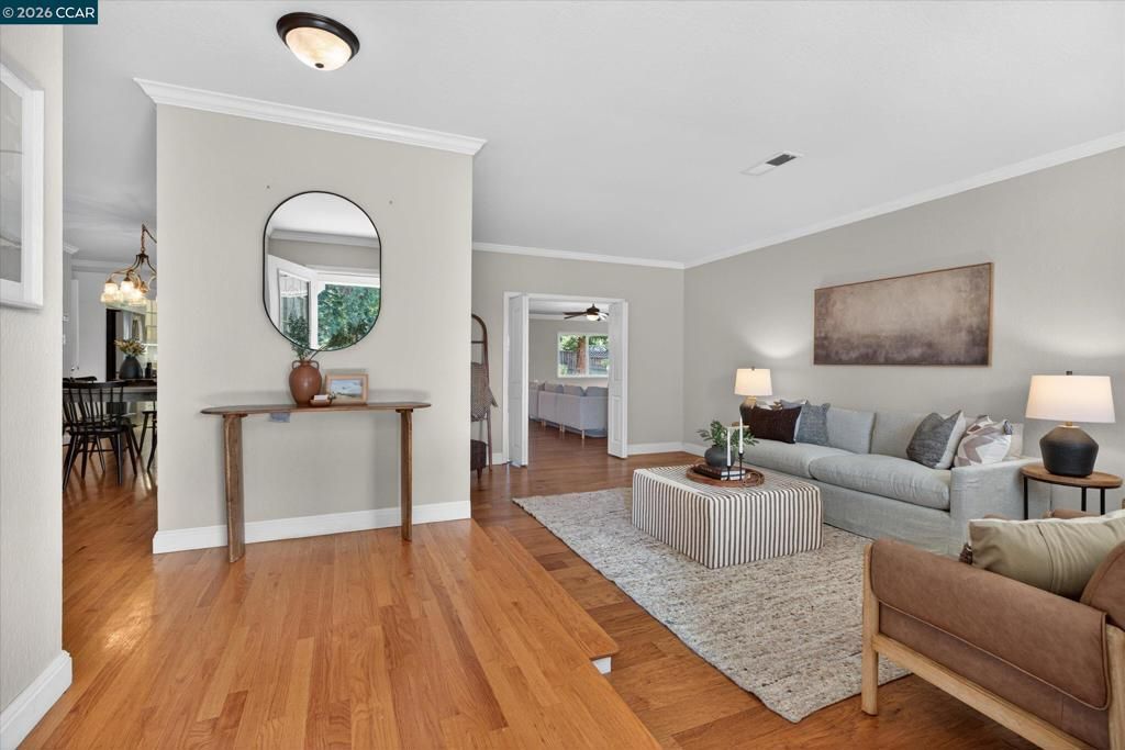 Image 4 of property listing at 4549 Coolidge St, Concord, CA 94521