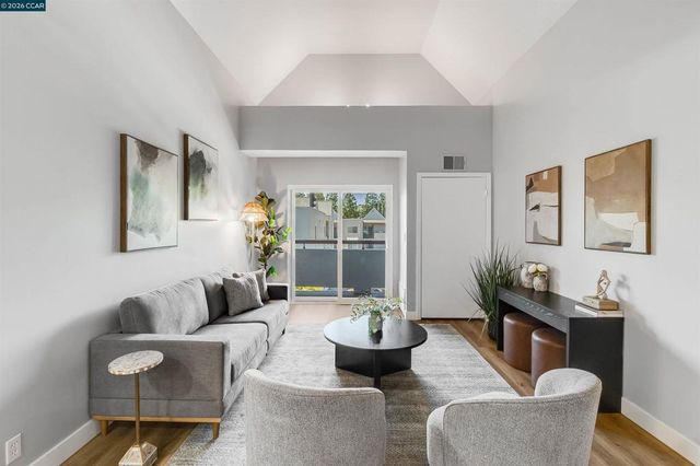 3173 Wayside Plaza 301, Walnut Creek, CA 94597