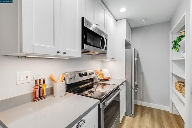 3173 Wayside Plaza 301, Walnut Creek, CA 94597