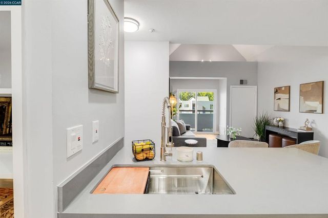 3173 Wayside Plaza 301, Walnut Creek, CA 94597