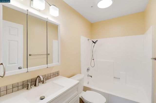 3173 Wayside Plaza 301, Walnut Creek, CA 94597