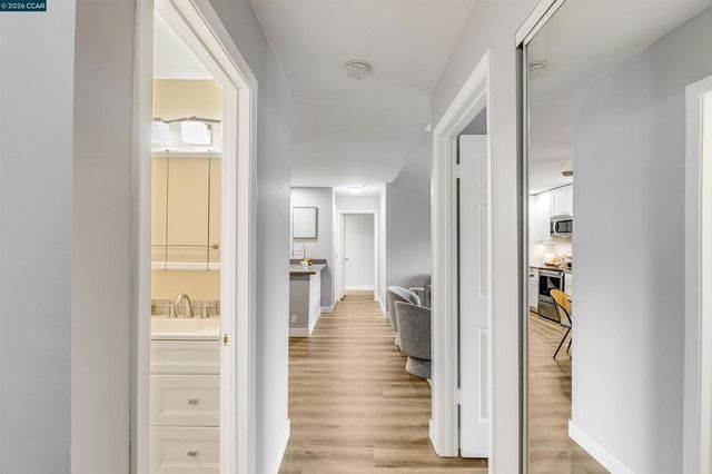 3173 Wayside Plaza 301, Walnut Creek, CA 94597