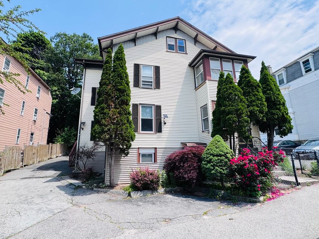 27 Shelby St, Worcester, MA 01605