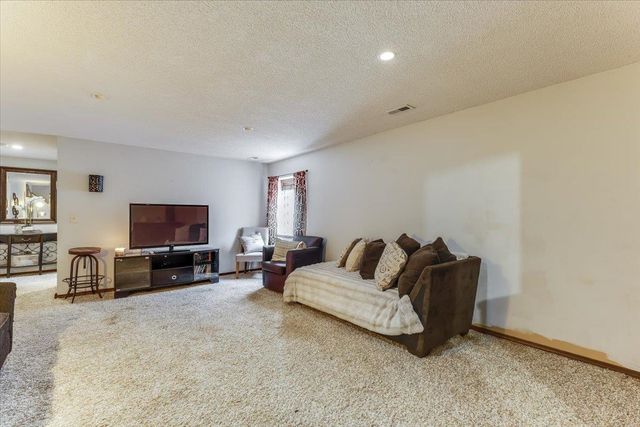 2718 N Parkridge Ct, Wichita, KS 67205