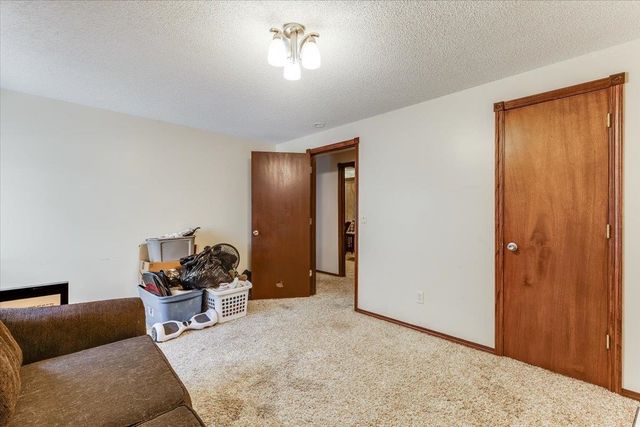 2718 N Parkridge Ct, Wichita, KS 67205