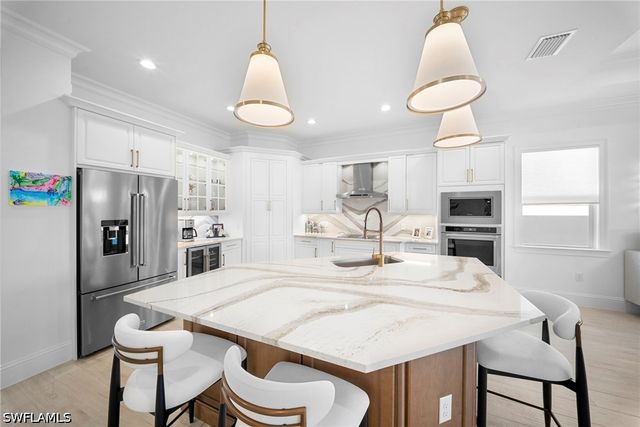 8923 Gustavia CT, Naples, FL 34112