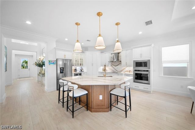 8923 Gustavia CT, Naples, FL 34112