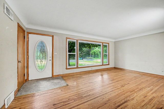 1708 Lydia Avenue W, Roseville, MN 55113
