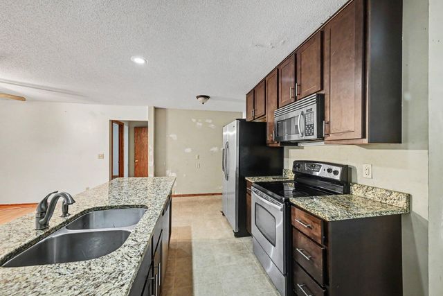 1708 Lydia Avenue W, Roseville, MN 55113