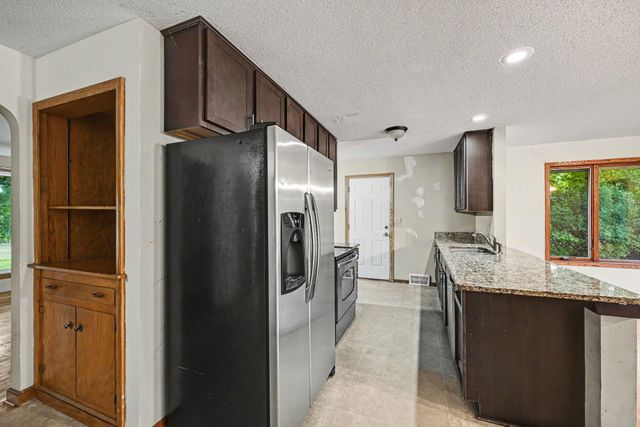 1708 Lydia Avenue W, Roseville, MN 55113