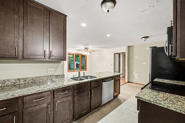 1708 Lydia Avenue W, Roseville, MN 55113