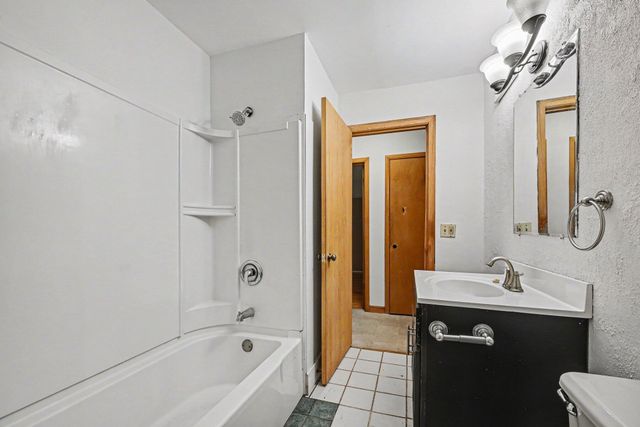 1708 Lydia Avenue W, Roseville, MN 55113