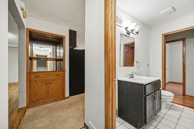 1708 Lydia Avenue W, Roseville, MN 55113