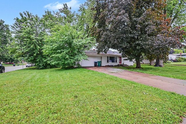 1708 Lydia Avenue W, Roseville, MN 55113