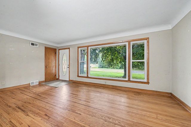 1708 Lydia Avenue W, Roseville, MN 55113