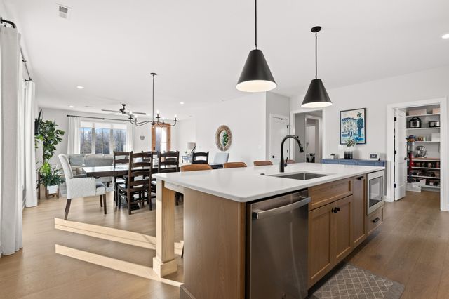 7413 BRACKENHILL DR, Columbia, MO 65203