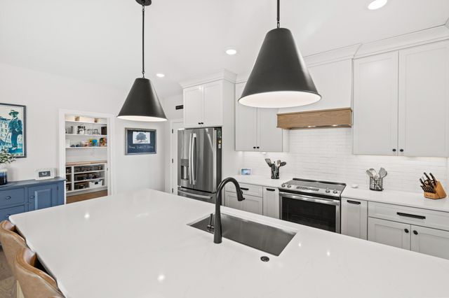 7413 BRACKENHILL DR, Columbia, MO 65203