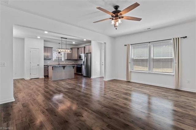 146 Centerpiece Drive, High Point, NC 27265