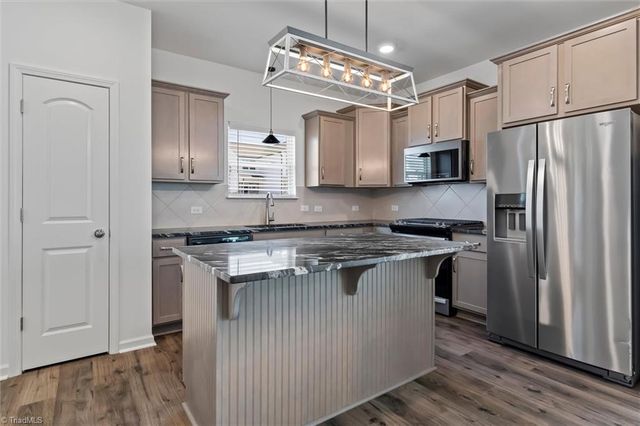 146 Centerpiece Drive, High Point, NC 27265