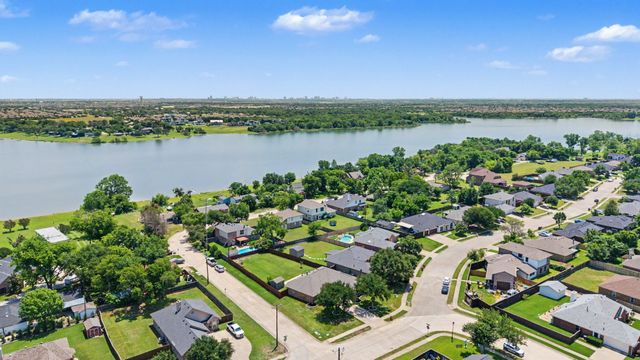 200 Hardwicke Lane, Little Elm, TX 75068