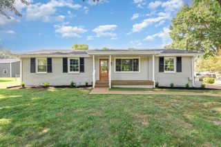 111 Oakdale Dr, White House, TN 37188