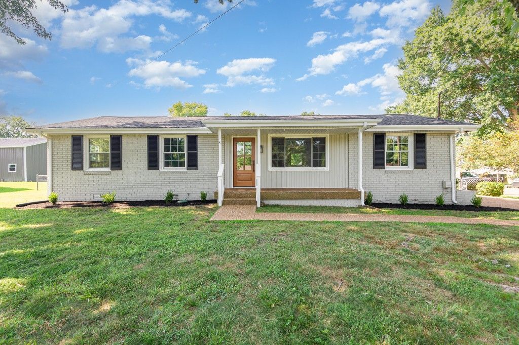 111 Oakdale Dr, White House, TN 37188