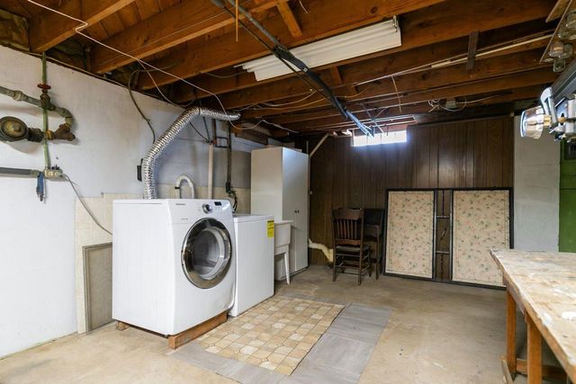 1129 POMER WAY, Menasha, WI 54952