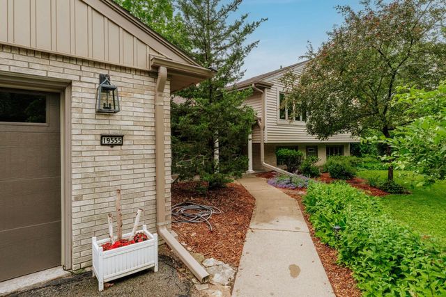 19555 Benington DRIVE, Brookfield, WI 53045