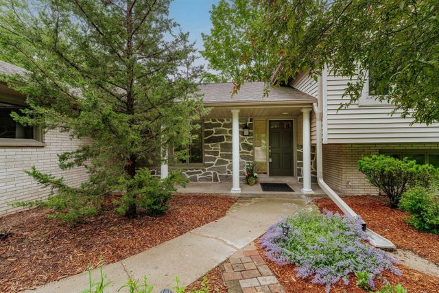 19555 Benington DRIVE, Brookfield, WI 53045