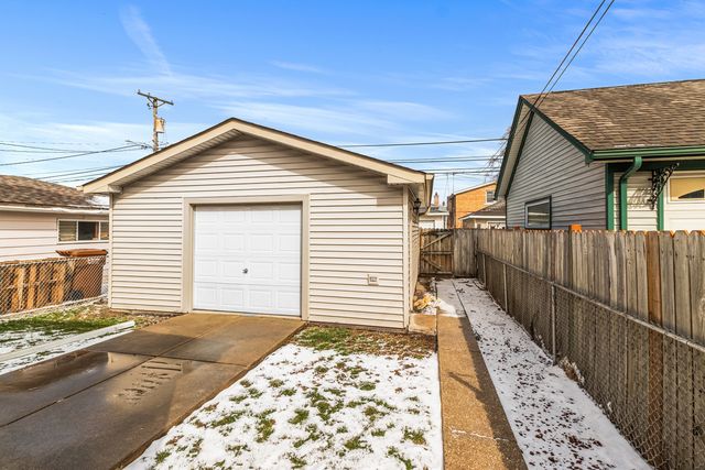 7424 W 57th Place, Summit, IL 60501