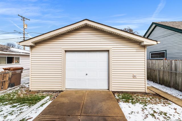 7424 W 57th Place, Summit, IL 60501