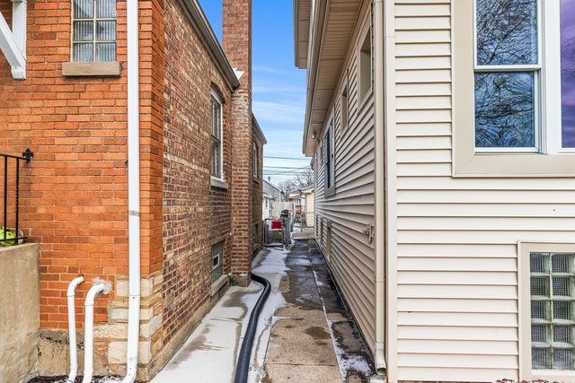 7424 W 57th Place, Summit, IL 60501