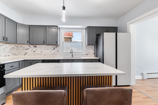 7424 W 57th Place, Summit, IL 60501