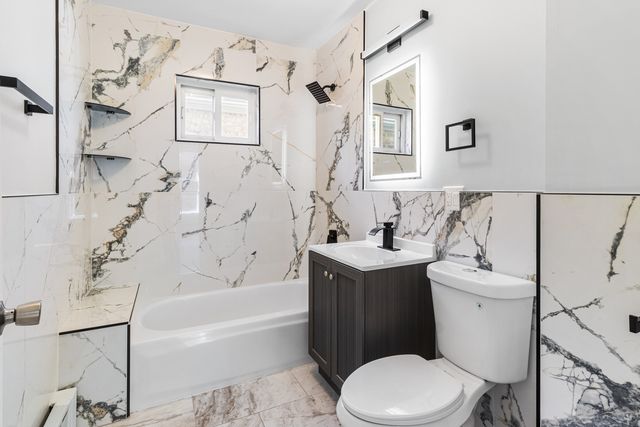 7424 W 57th Place, Summit, IL 60501