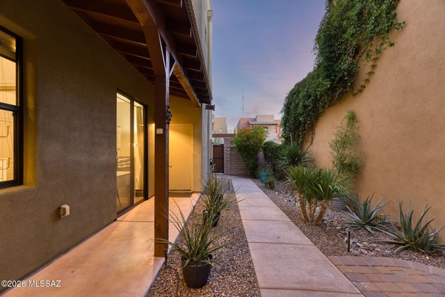 263 E Croydon Park Road, Tucson, AZ 85704