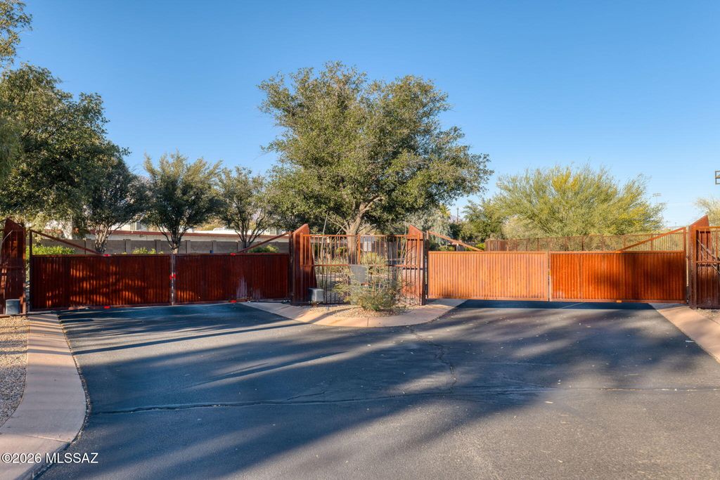 263 E Croydon Park Road, Tucson, AZ 85704