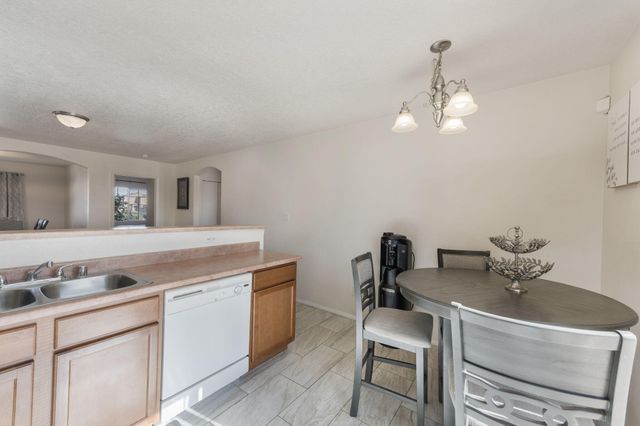 9404 Hondo Valley Place SW, Albuquerque, NM 87121