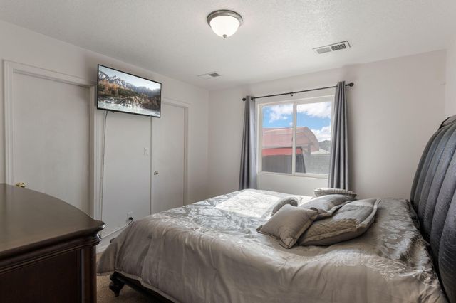 9404 Hondo Valley Place SW, Albuquerque, NM 87121