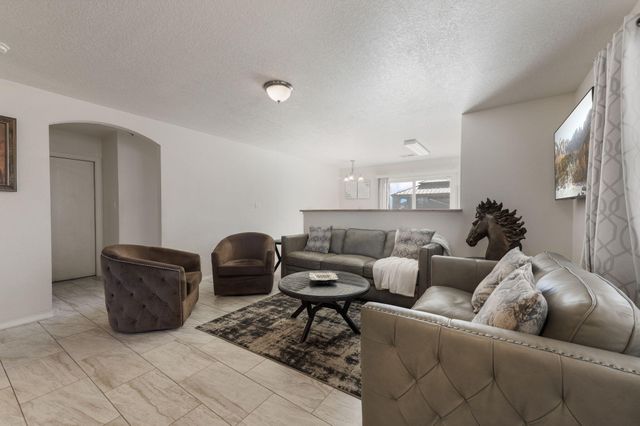 9404 Hondo Valley Place SW, Albuquerque, NM 87121