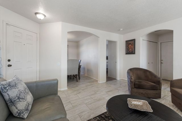 9404 Hondo Valley Place SW, Albuquerque, NM 87121