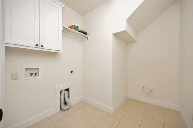 1052 Highpoint Way, Roanoke, TX 76262