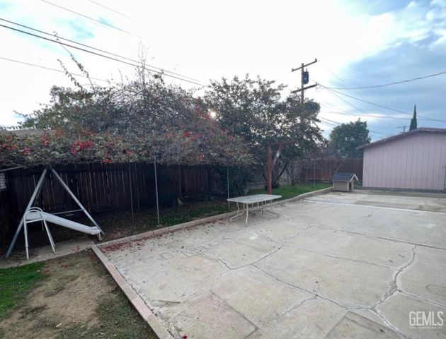 3109 Mount Vernon Avenue, Bakersfield, CA 93306