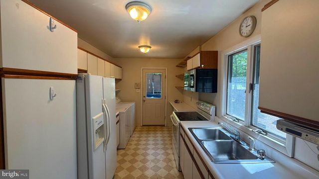 86 ROBIN LN, Harpers Ferry, WV 25425