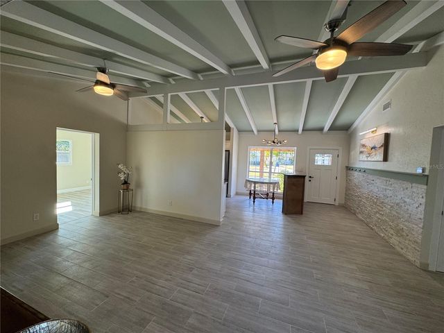 1500 CARSON CIRCLE NE, St Petersburg, FL 33703