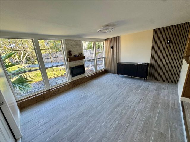 1500 CARSON CIRCLE NE, St Petersburg, FL 33703