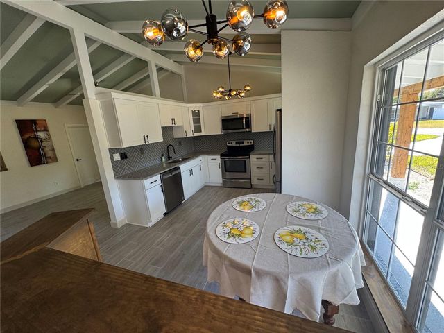 1500 CARSON CIRCLE NE, St Petersburg, FL 33703