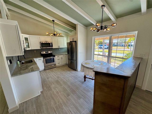 1500 CARSON CIRCLE NE, St Petersburg, FL 33703